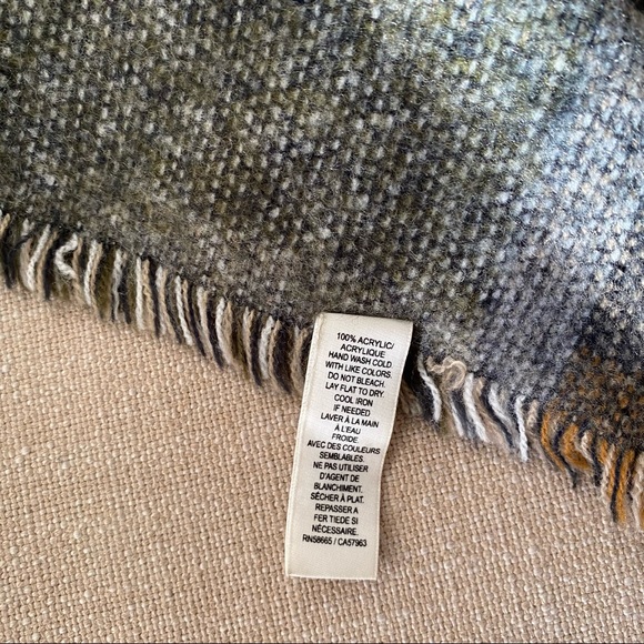 Multicolor Blanket Scarf - Picture 4 of 5